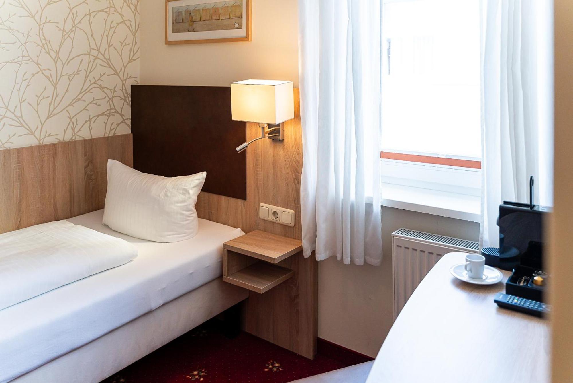 Sleepbeeone Wilhelmshaven Hotel Kültér fotó