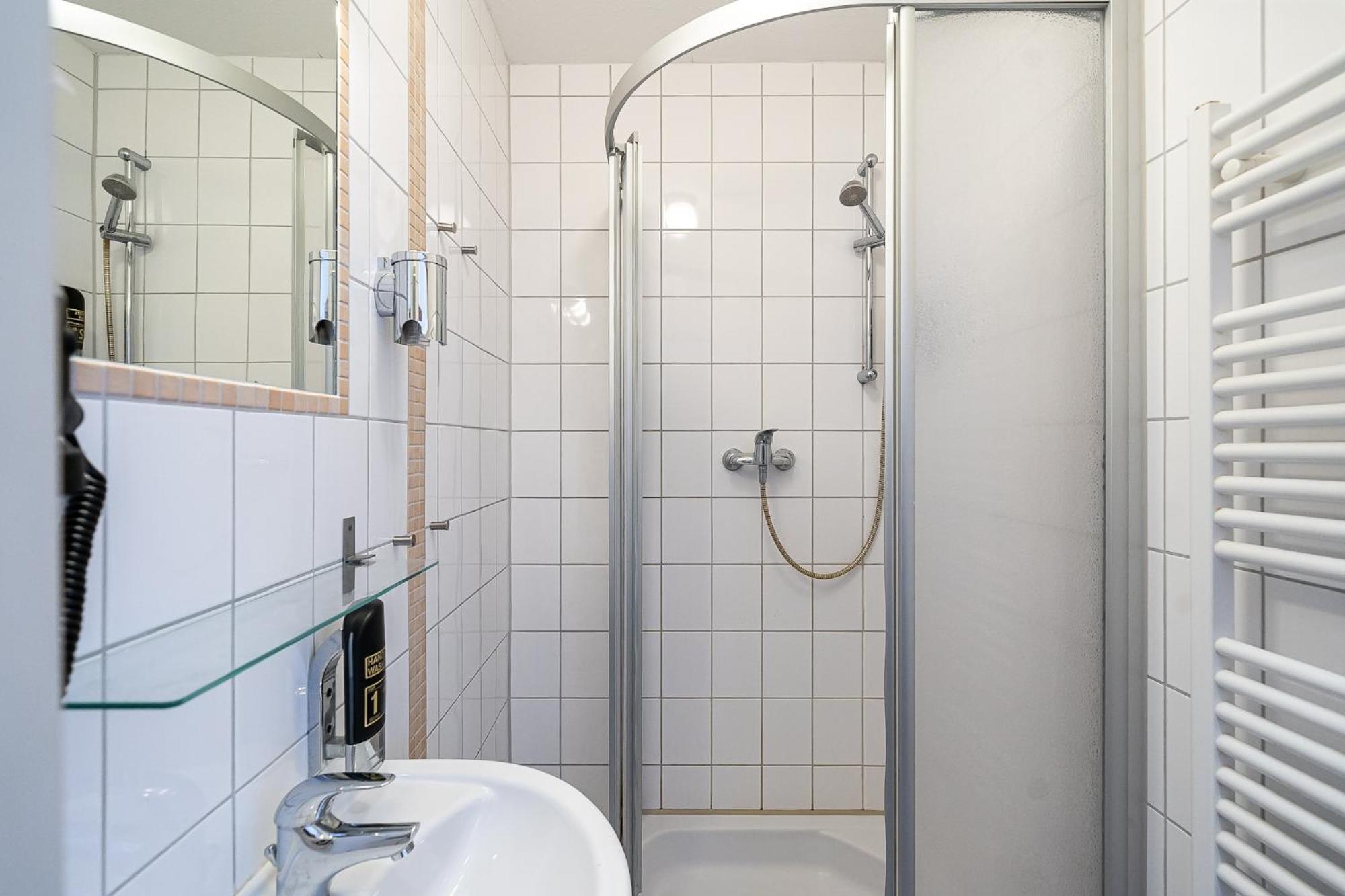 Sleepbeeone Wilhelmshaven Hotel Kültér fotó