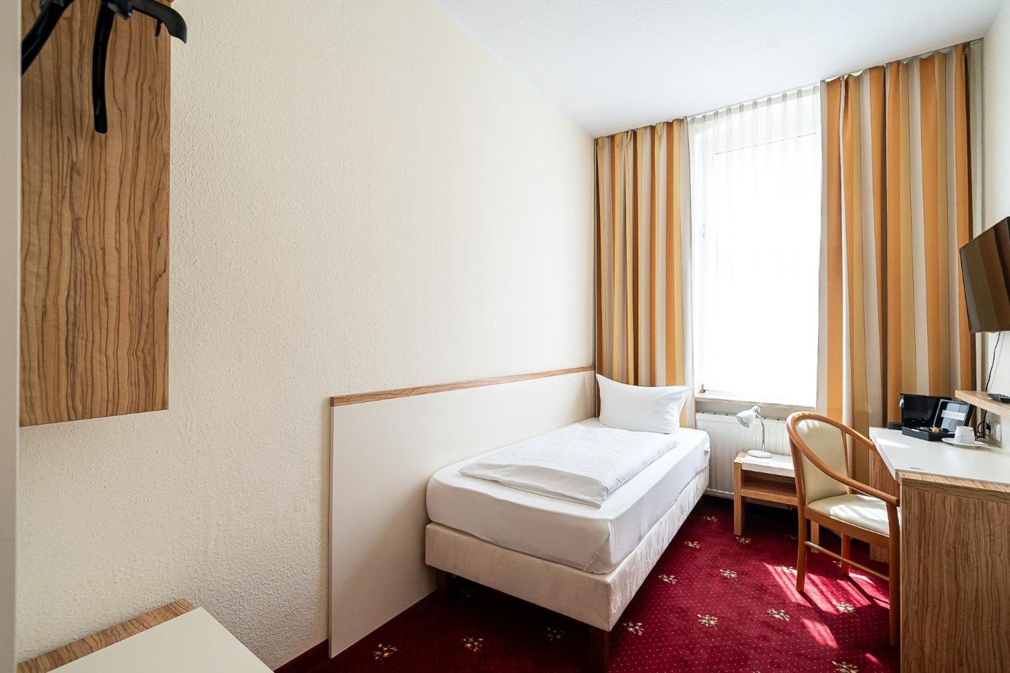 Sleepbeeone Wilhelmshaven Hotel Kültér fotó