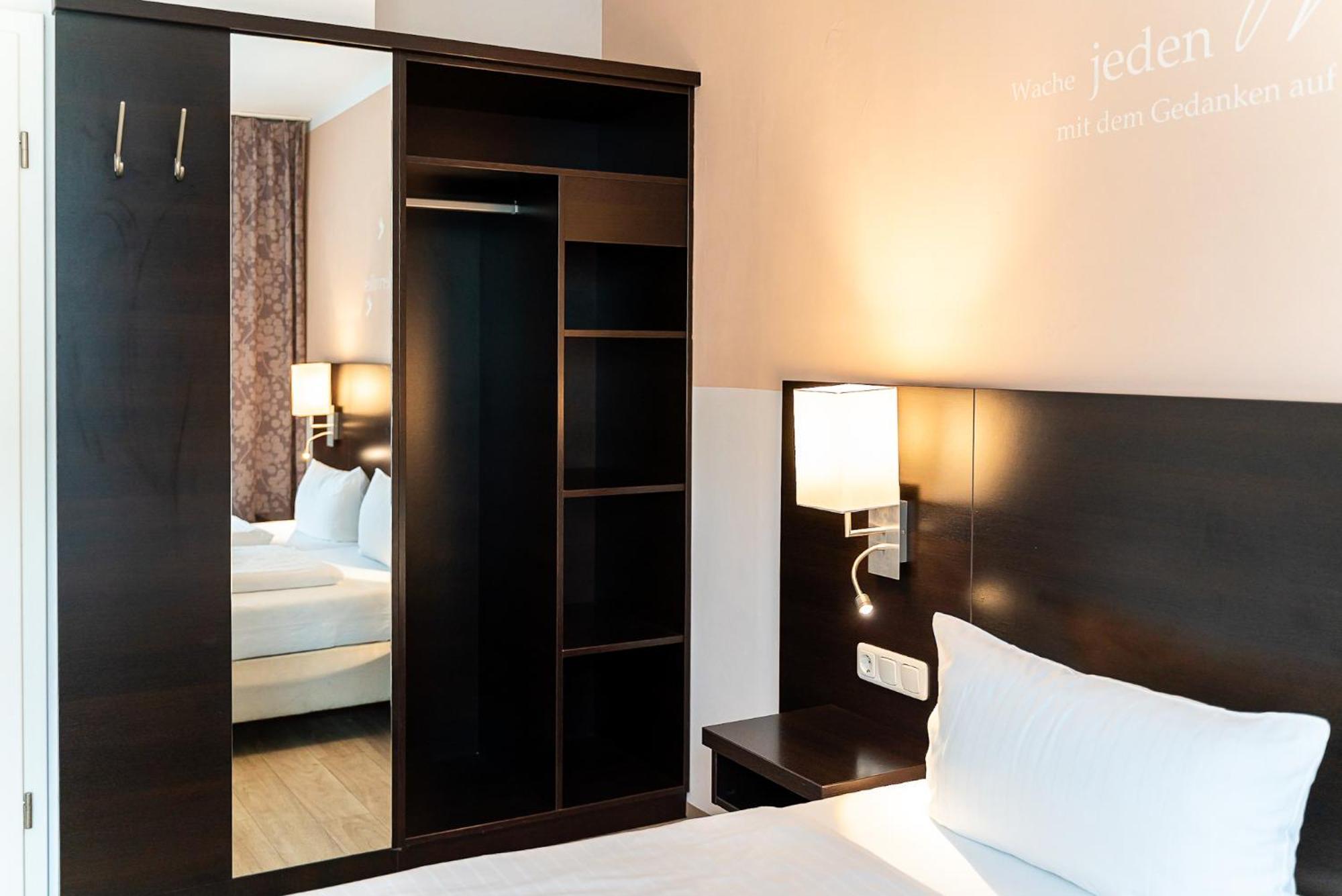 Sleepbeeone Wilhelmshaven Hotel Kültér fotó