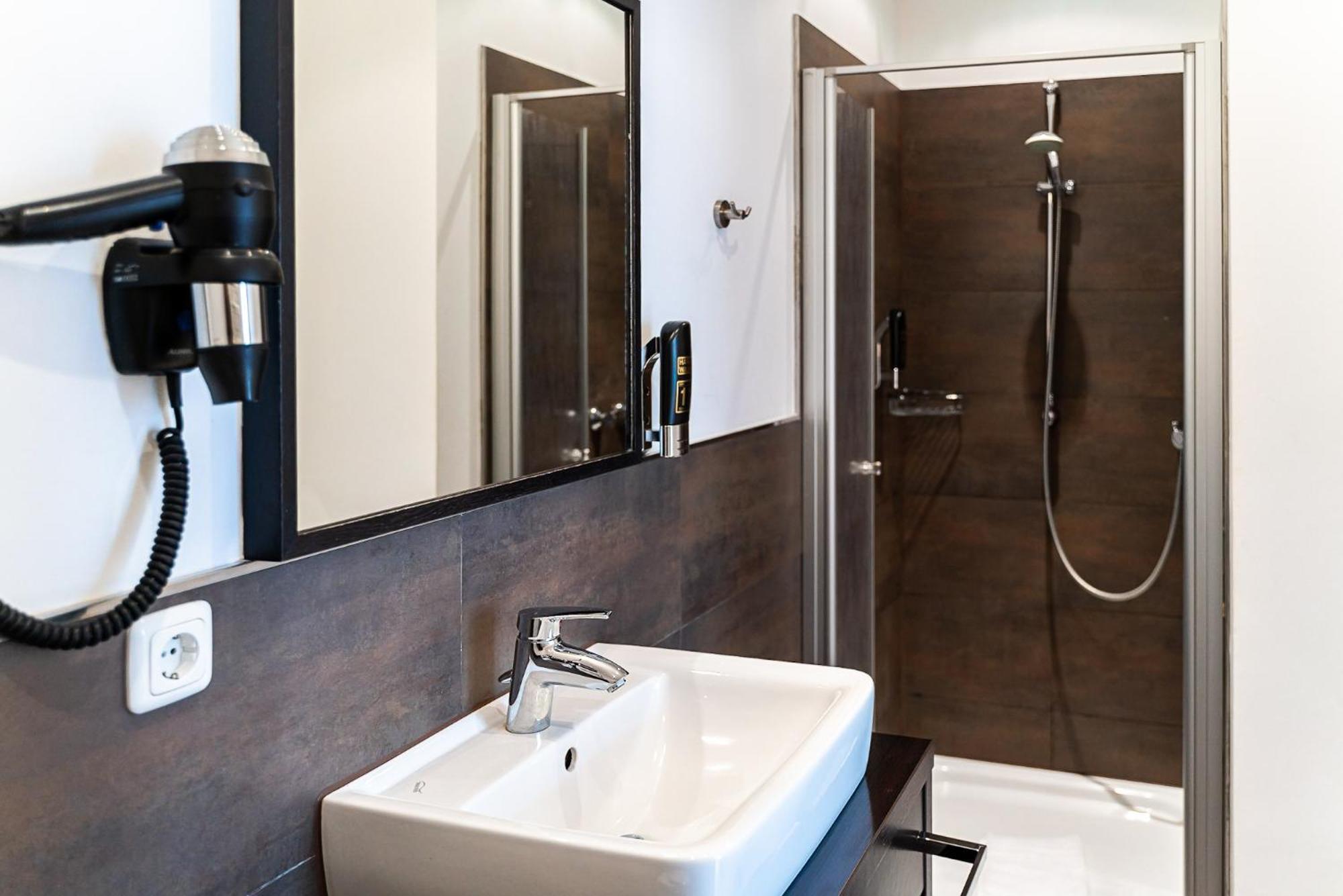 Sleepbeeone Wilhelmshaven Hotel Kültér fotó