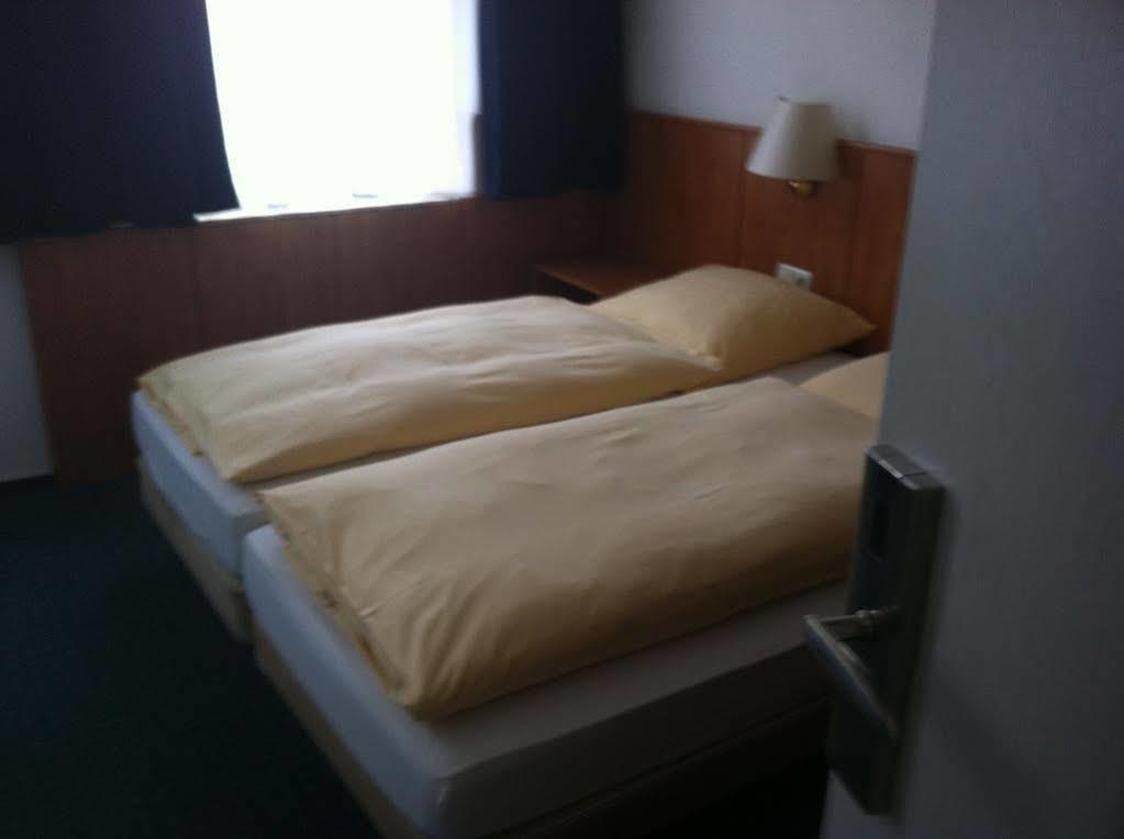 Sleepbeeone Wilhelmshaven Hotel Kültér fotó